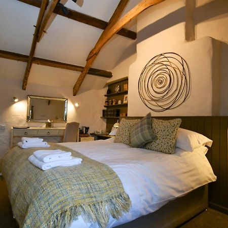 Carew Inn Екстер'єр фото