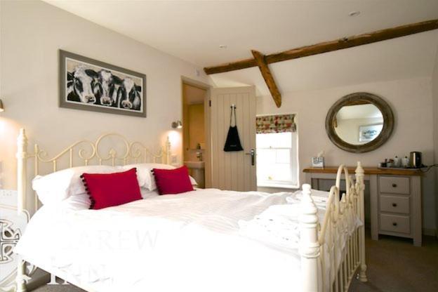 Carew Inn Екстер'єр фото