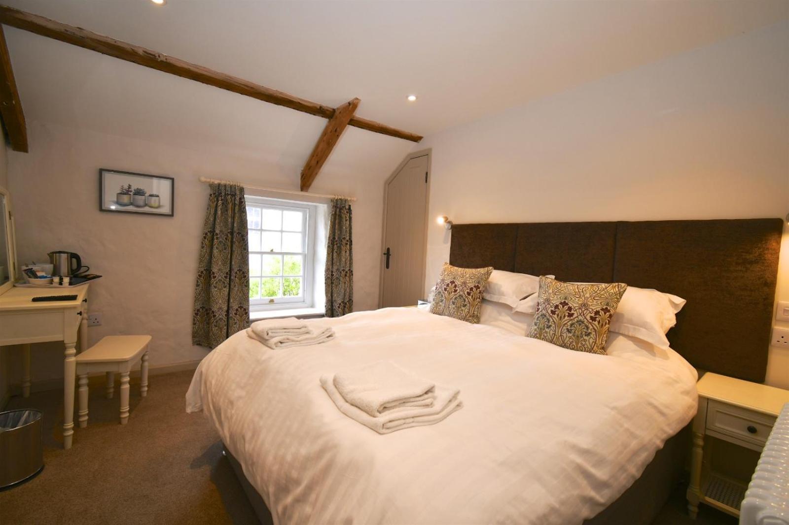 Carew Inn Екстер'єр фото