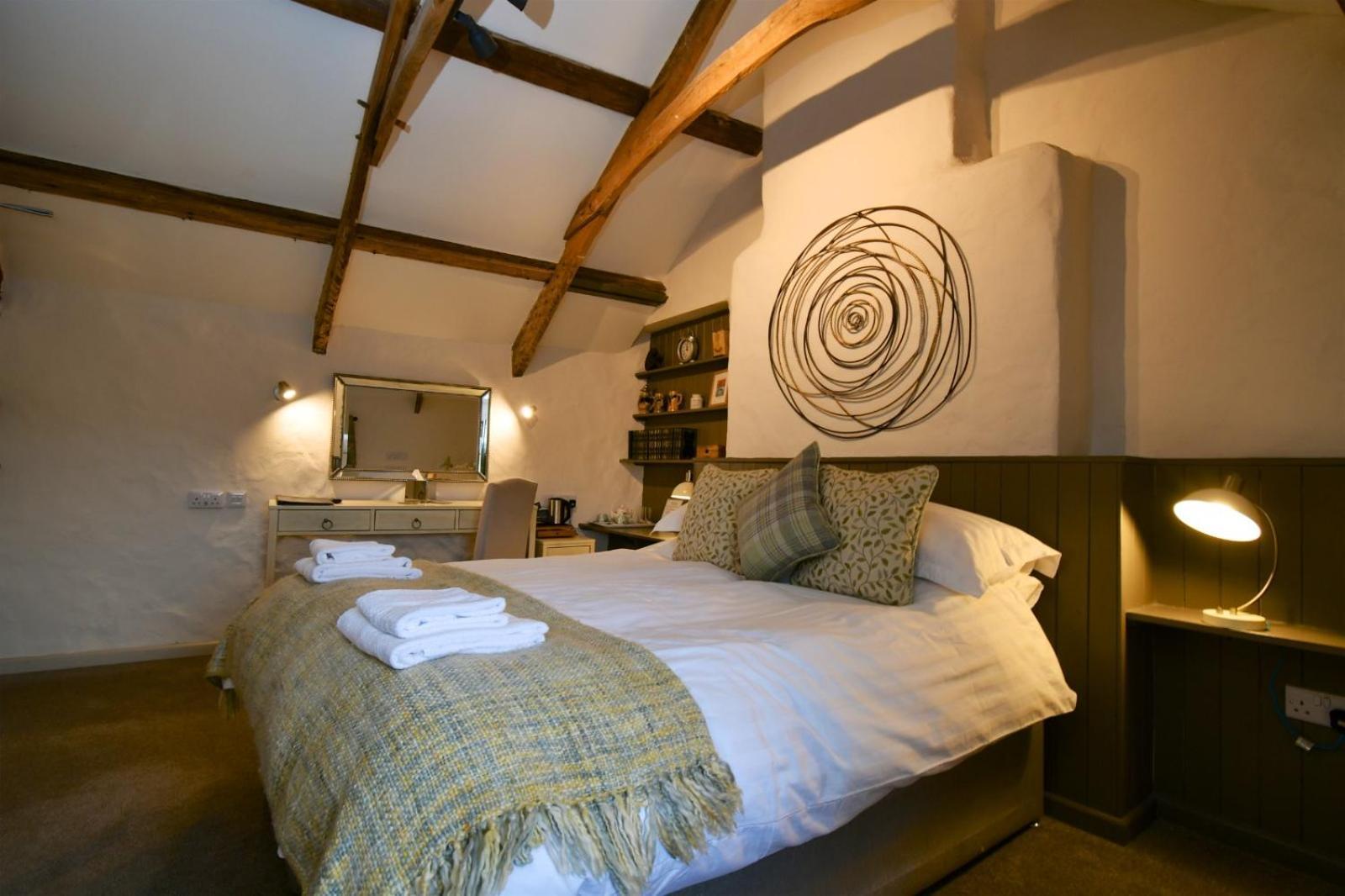Carew Inn Екстер'єр фото
