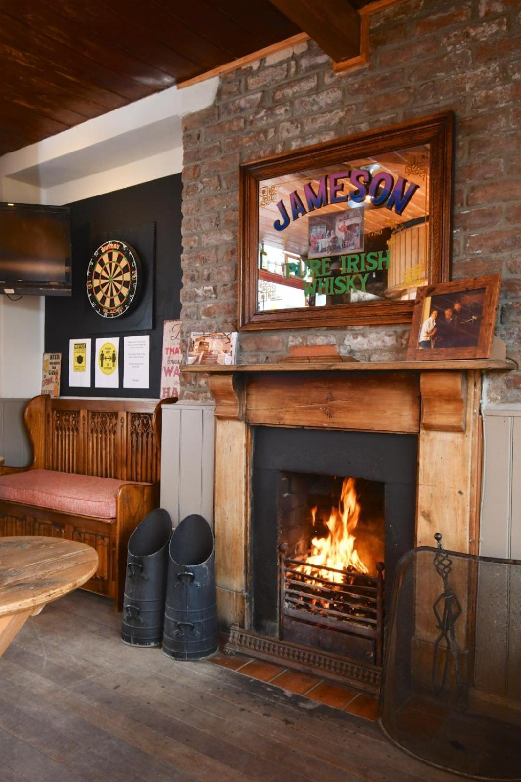 Carew Inn Екстер'єр фото