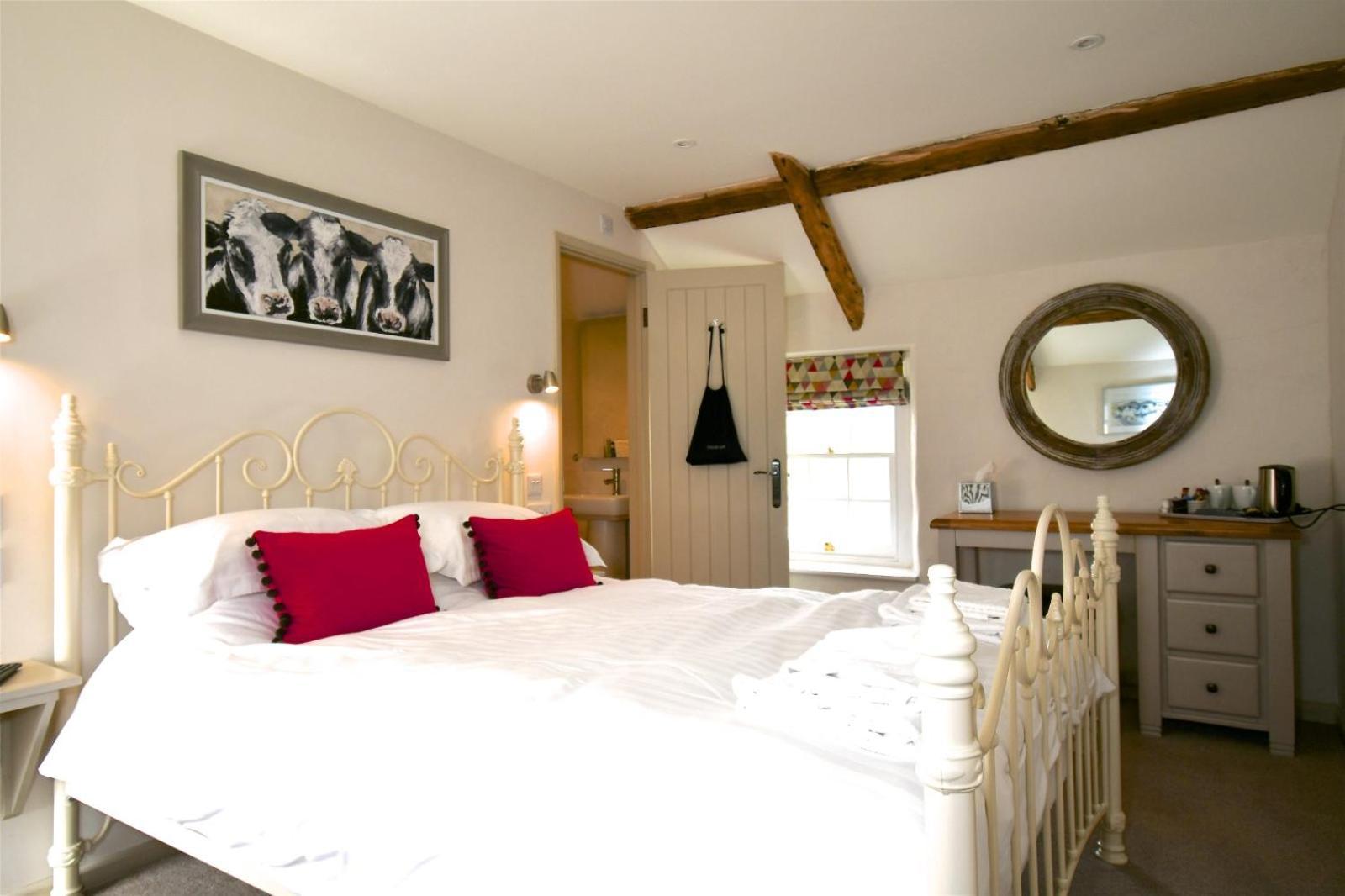 Carew Inn Екстер'єр фото