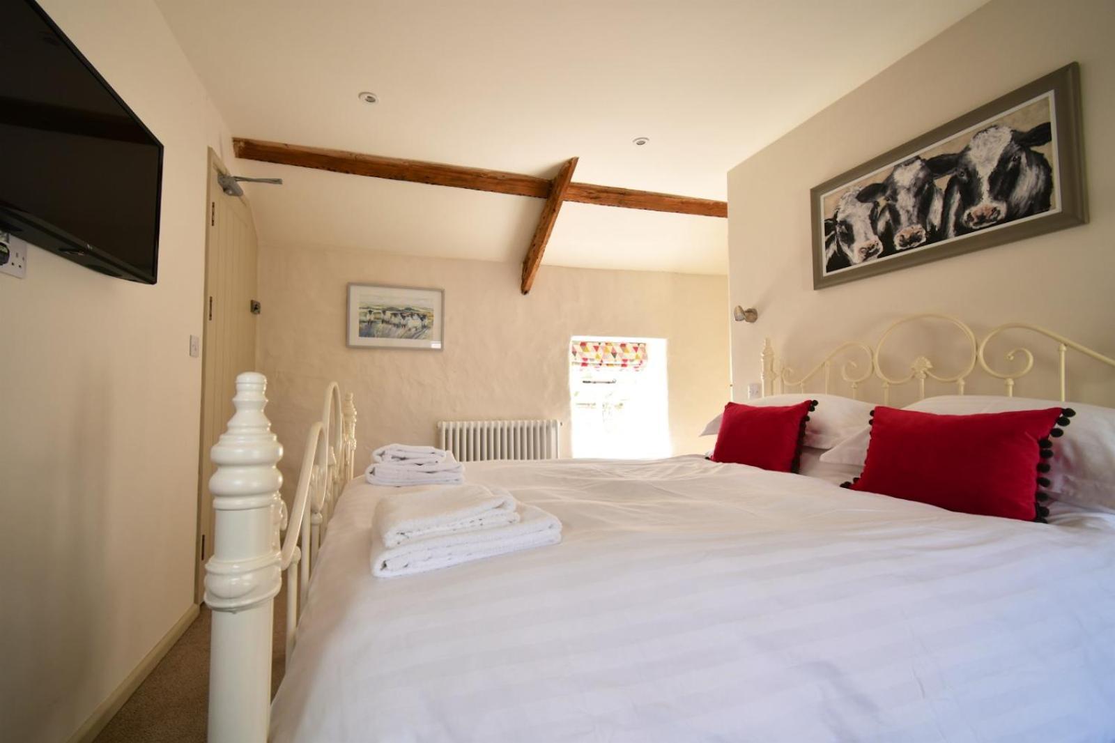 Carew Inn Екстер'єр фото