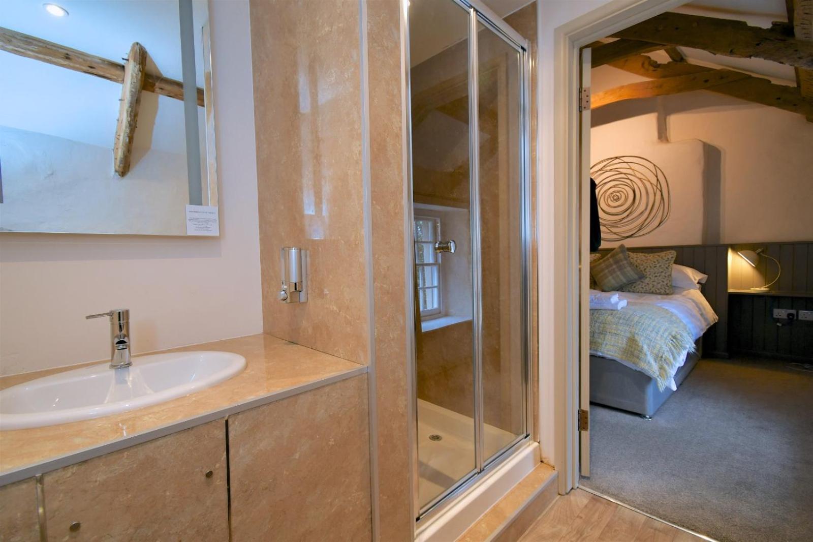 Carew Inn Екстер'єр фото