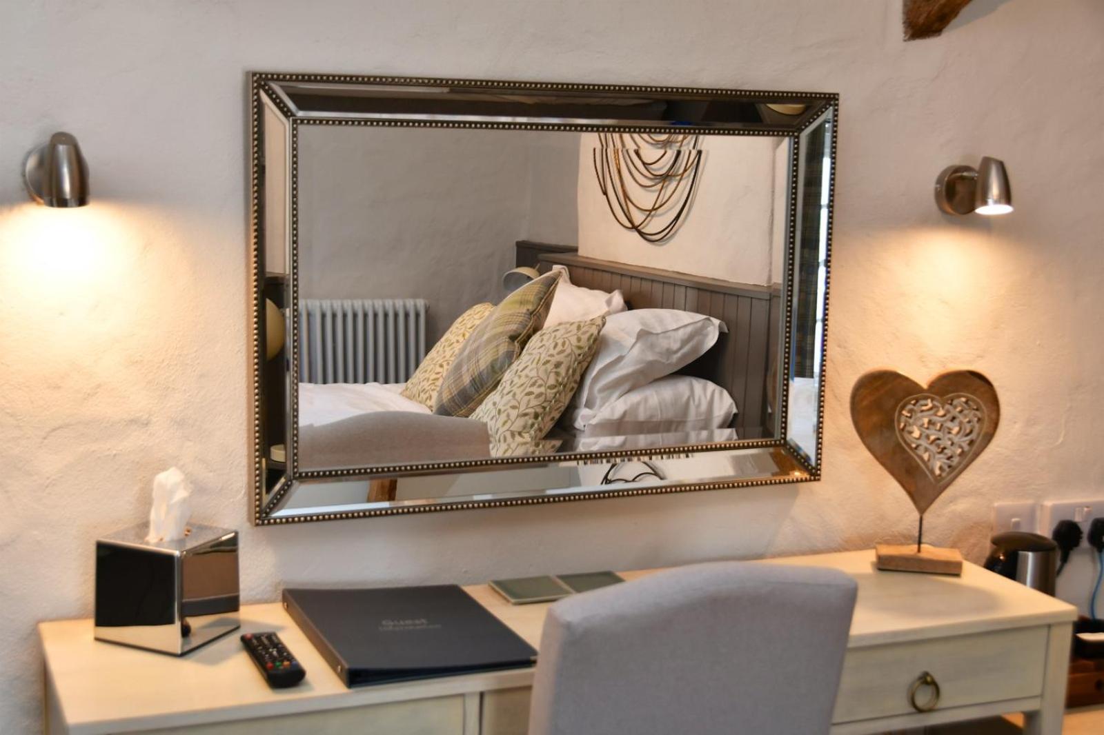 Carew Inn Екстер'єр фото