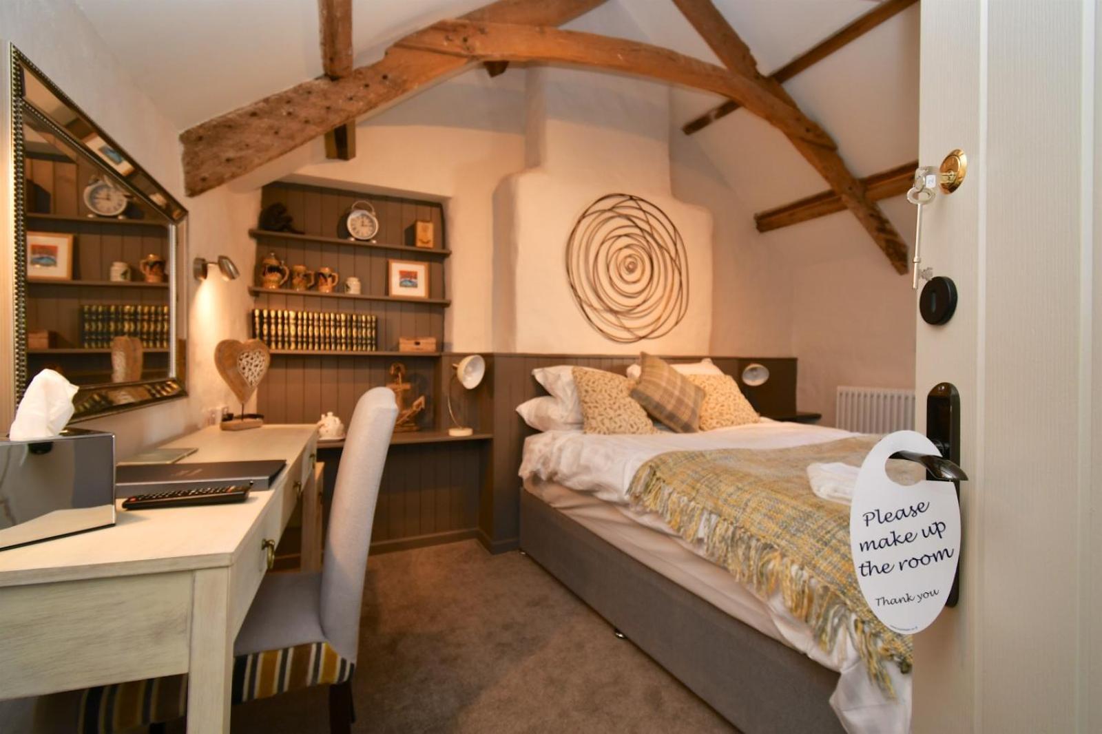 Carew Inn Екстер'єр фото